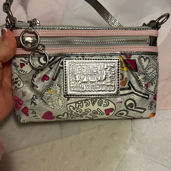 Coach Poppy Graffiti Silver and Pink Wristlet With Heart Design. - Picture 2 of 8